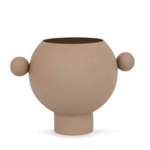 vase design en métal taupe Round par Helio Ferretti